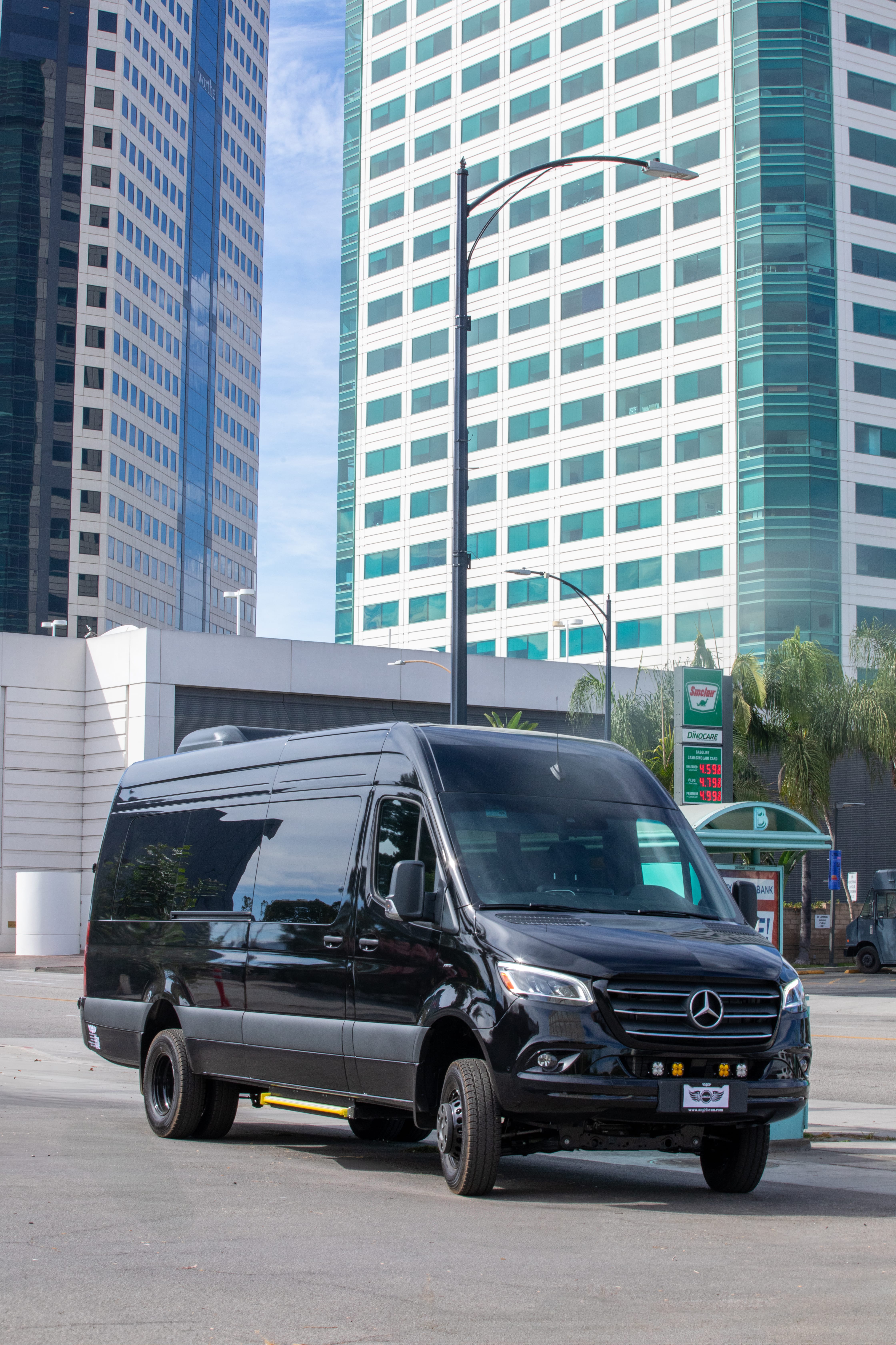 MERCEDEZ-BENZ SPRINTER 3500 AWD 14 PASSENGER Image 44